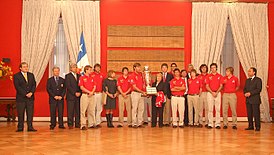 Bachelet y campeones de polo.jpg