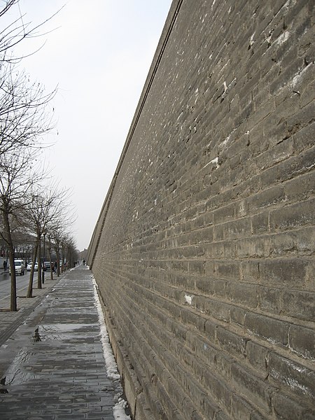 File:Back of city wall - panoramio.jpg