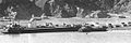 אח"י בת שבע בתרגיל "מדקדק" מנחיתה רכב קרבי משורין במפרץ אילת, מימין נחתת 36 מטר, מאחוריה נחתת דגם 'שקמה' 22 באוגוסט 1973.