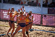 Deutsch: Beachhandball bei den Olympischen Jugendspielen 2018; Tag 3, 10. Oktober 2018; Mädchen, Vorrunde, Gruppe B - Niederlande-Argentinien 2:0 English: Beach handball at the 2018 Summer Youth Olympics at 10 October 2018 – Girls Preliminary Round Group B‎ – Netherlands-Argentina 2:0