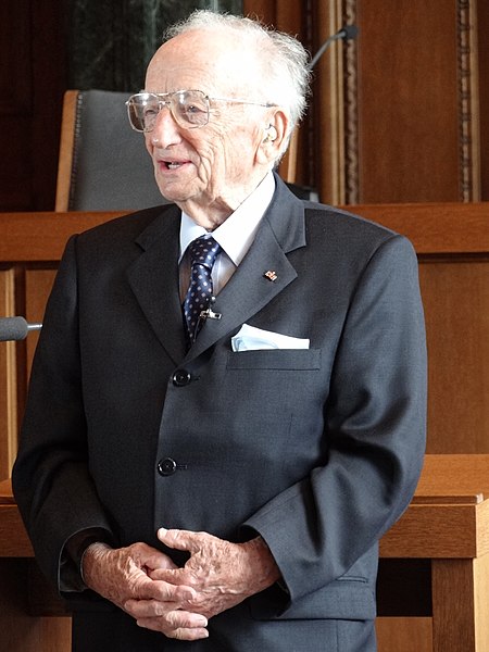 File:Benjamin Ferencz - Chief Prosecutor in 1947 Einsatzgruppen Trial - In Courtroom 600 Where Nuremberg Trials Were Held - Palace of Justice - Nuremberg-Nurnberg - Germany - 02.jpg