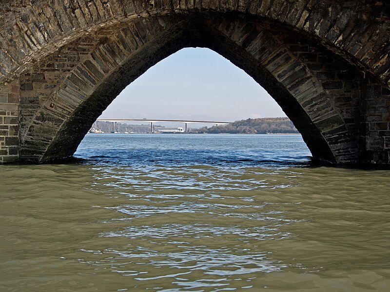 File:Bideford Bridge, arch 10 as viewed from left to right on the upstream side - geograph.org.uk - 4863037.jpg