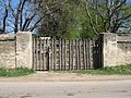 Poarta de intrare în curtea bisericii