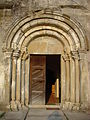 Portalul de vest, realizat în stil romanic (1270)