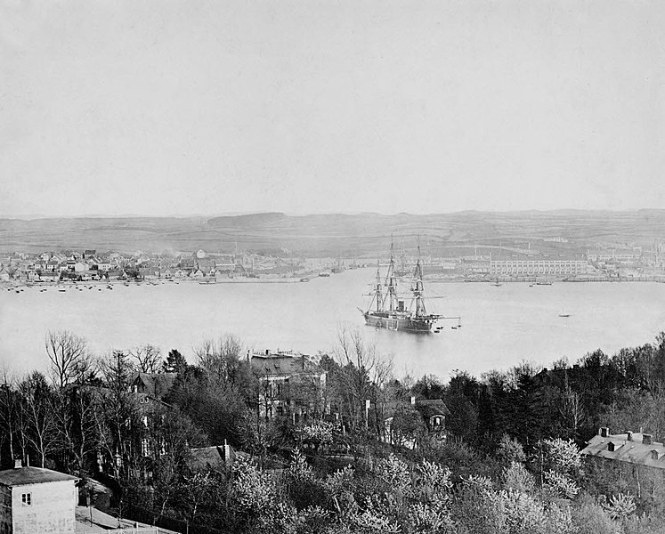 File:Blick vom Turm der Garnisonkirche am Niemannsweg auf das Ostufer (Kiel 44.681).jpg