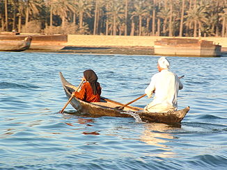 Dugout-kanootti Shatt al-Arabilla