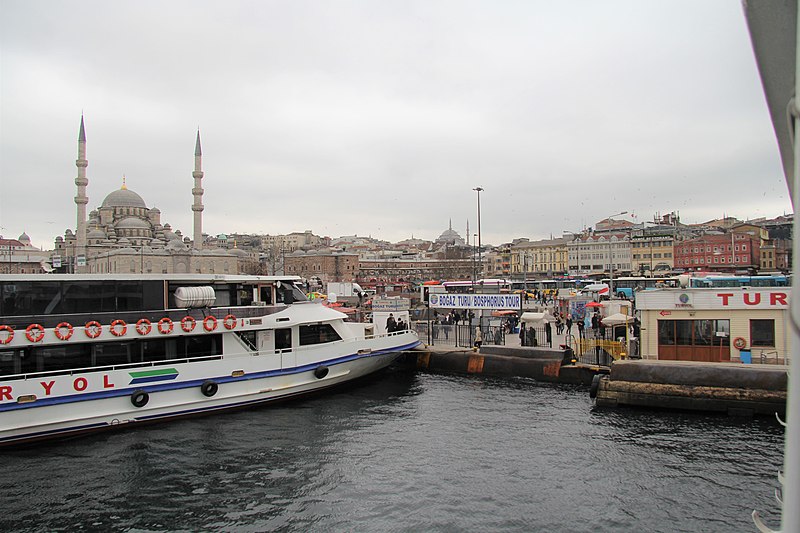 File:Bosporus 2013-03-22b.jpg