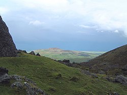 Boulder lapangan di Danau Coumshingaun, Comeragh Pegunungan, di Upperthird baron.