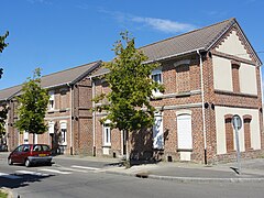 Habitations groupées par deux.