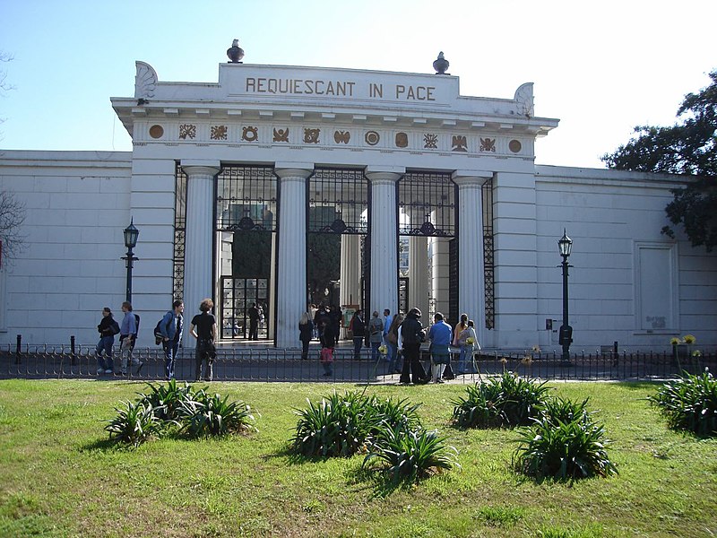 File:Buenos Aires - Recoleta - Entrada Cementerio.jpg