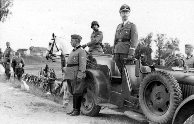 File:Bundesarchiv Bild 101III-Bueschel-009-16, Russland, Himmler bei  Parade.jpg - Wikipedia