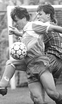 Bundesarchiv Bild 183-1990-0922-021, Pokal, FC Sachsen Leypsig - FC Rot-Weiß Erfurt 0-2.jpg