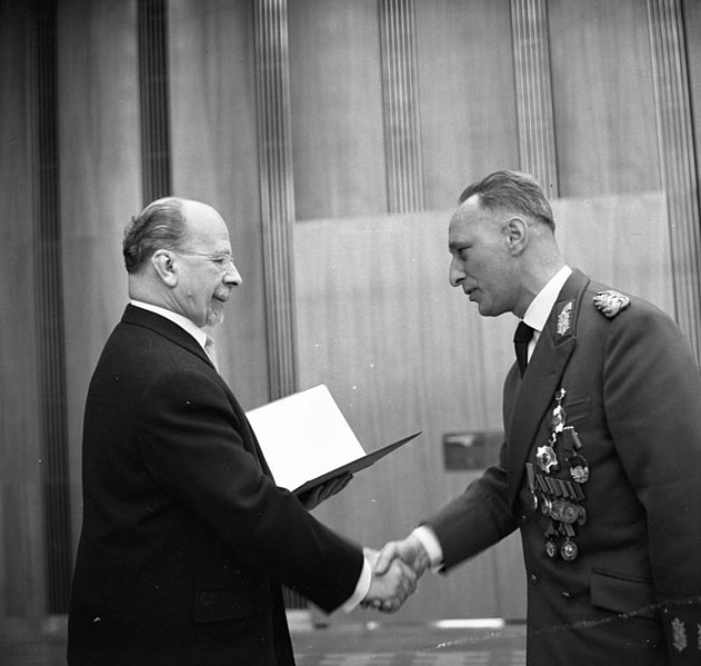 File:Bundesarchiv Bild 183-E0301-0009-003, Berlin, Walter Ulbricht, Heinz Keßler.jpg