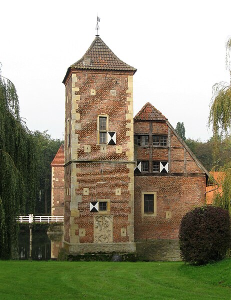 File:Burg Hülshoff Havixbeck-13.jpg