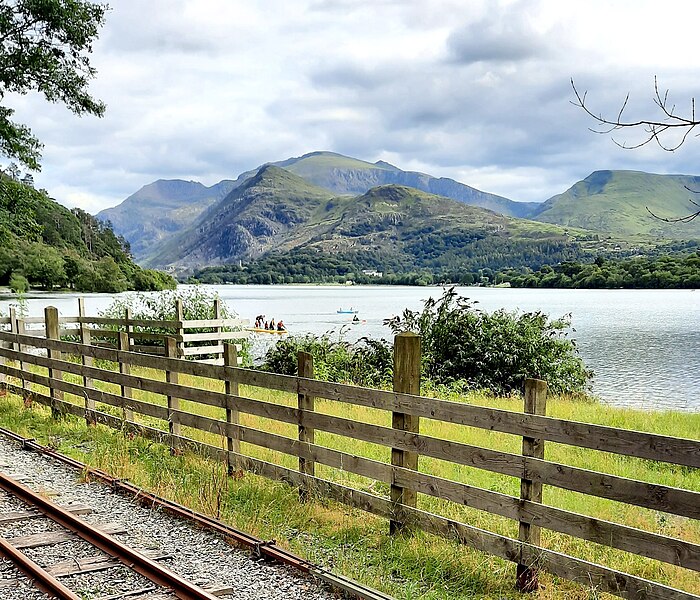 File:Busy on lake padarn lake this afternoon. (50286263963).jpg