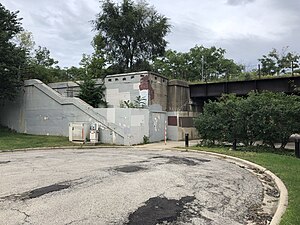 C&NW Calvary northbound stairs 2018-09-06.jpg