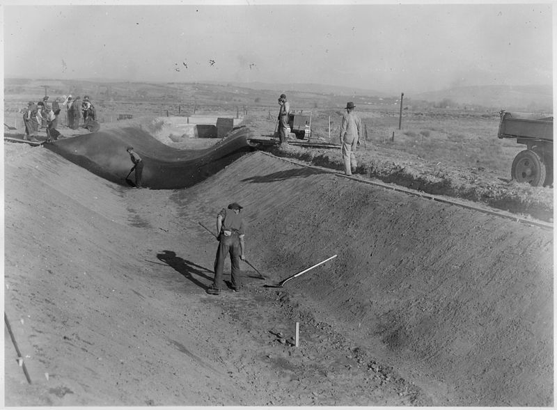 File:CCC Camp BR-58 Carlsbad Project, New Mexico, Photo of enrollees working on the lining of the canal. - NARA - 293503.jpg