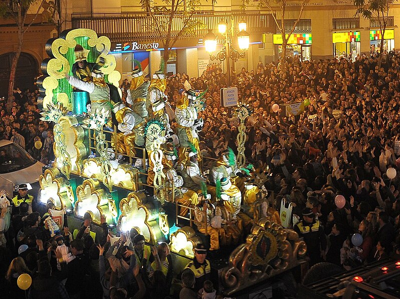 File:Cabalgata de Reyes Magos 2013.jpg