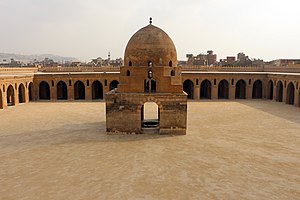 Cairo, moschea di ibn tulun, cortile 09.JPG