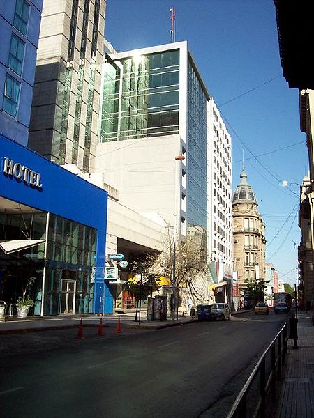 File:Calle San Jeronimo - Cordoba, Argentina.jpg