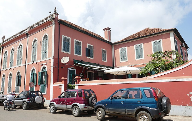 File:Casa da Cultura à São Tomé (1).jpg