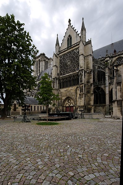 File:Cathedral - Troyes, France (6215156307).jpg