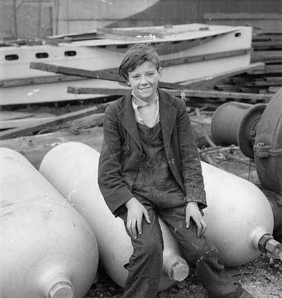 File:Cecil Beaton Photographs- Tyneside Shipyards, 1943 DB151.jpg