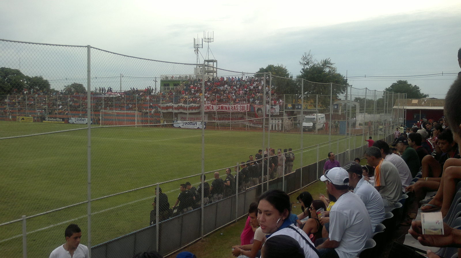 Россия парагвай стадион. Принсефе Фелипе стадион. Стадионы рядом со мной. Paraguay Stadium. Парагвайские стадионы фото.