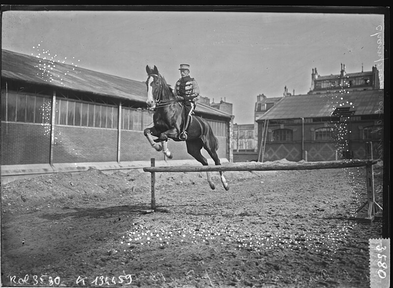 File:Championnat de cheval d'armes, 1909, 1er lieutenant Demerie de Bellefond, 18e chasseurs.jpg
