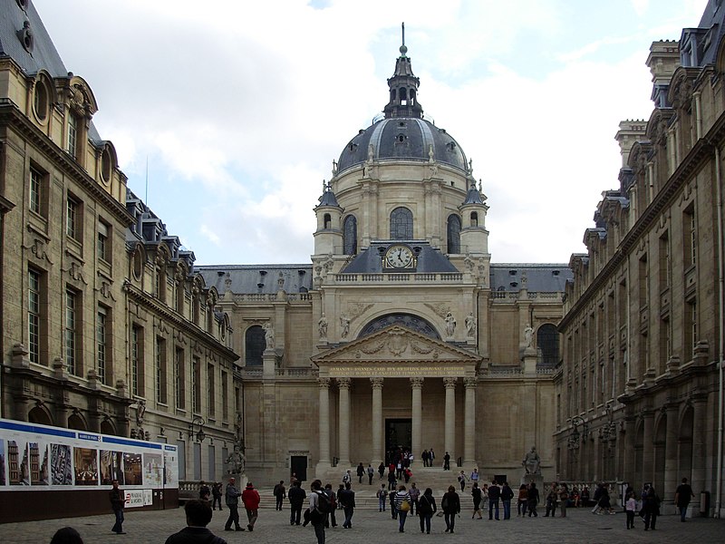 File:Chapelle de la Sorbonne cour.jpg