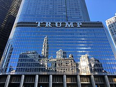 Façade du bâtiment depuis la rivière Chicago.