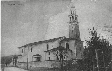 A igreja imortalizada anos antes.