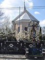 Profili i kishës ortodokse vendosur afër varrezës