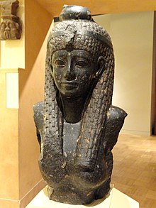 https://upload.wikimedia.org/wikipedia/commons/thumb/a/a4/Cleopatra_VII_statue_fragment%2C_69-30_BC_-_Royal_Ontario_Museum_-_DSC09761.JPG/220px-Cleopatra_VII_statue_fragment%2C_69-30_BC_-_Royal_Ontario_Museum_-_DSC09761.JPG