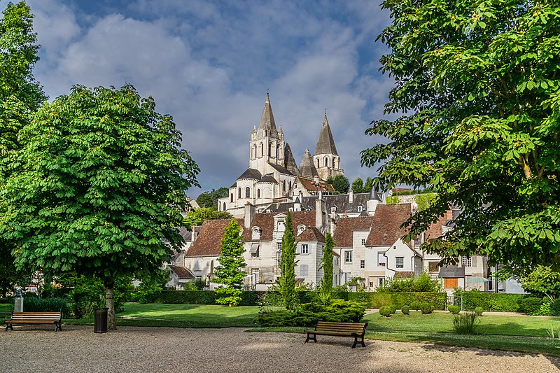 File:Collegiate Saint Ours of Loches 02.jpg