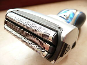 Cordless electric razor (5506706668).jpg