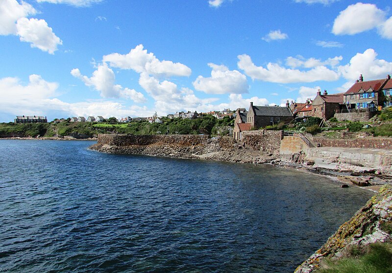 File:Crail Harbour - geograph.org.uk - 5486852.jpg