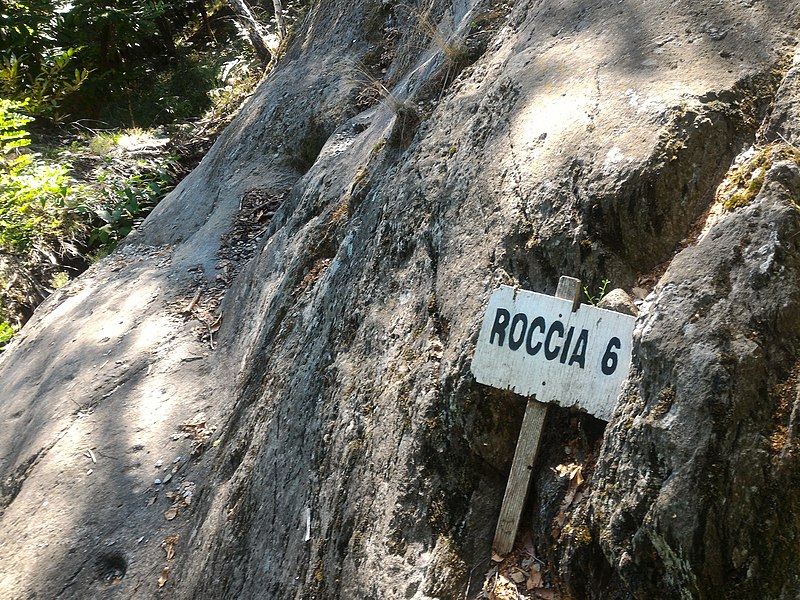 File:Cremia - Roccia 6.jpg