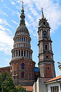 La torre y la cúpula de la basílica de San Gaudencio vistos desde las oficinas municipales