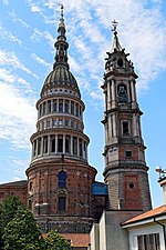 La cupola e il campanile visti dal museo di Storia Naturale "Faraggiana Ferrandi"