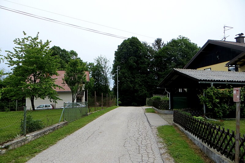 File:Cvislerji Slovenia - church site.jpg