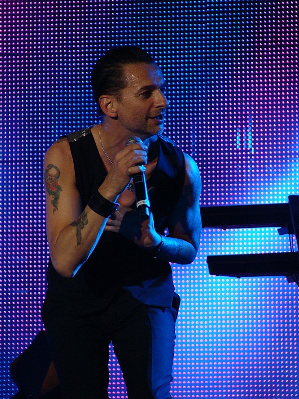 Gahan with Depeche Mode in 2009