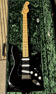 Fender Custom Shop David Gilmour Signature Stratocaster David gilmour signature strat in case.jpg