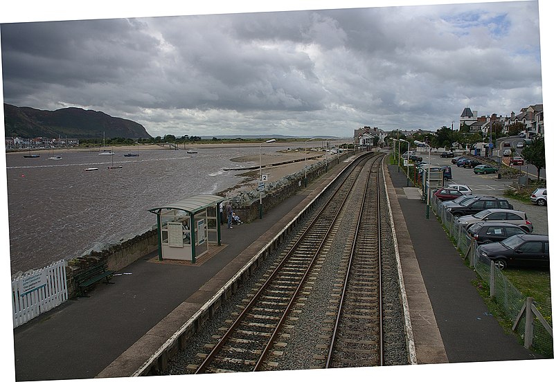 File:Deganwy railway station MMB 05.jpg