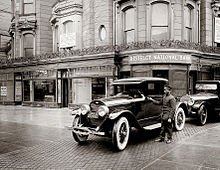 1923 Lincoln L-series Brunn coupe District National Bank, Dupont Circle branch.jpg