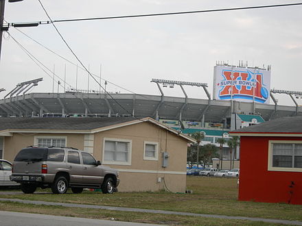Dolphin Stadium prepares for Super Bowl XLI
