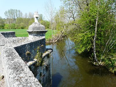 Die Dronne stromaufwärts der alten Brücke