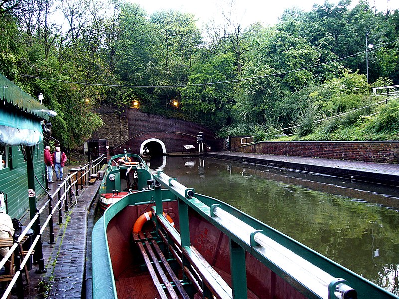 File:Dudley canal - panoramio (7).jpg