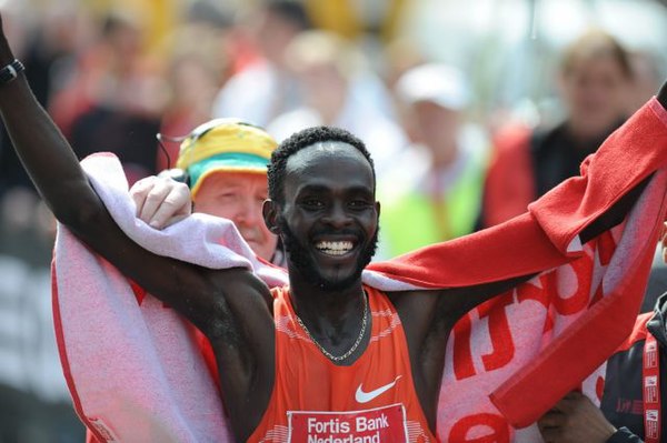 Duncan Kibet won the men's race in 2004.