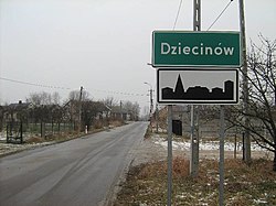 Dziecinów -kyltti kylään saavuttaessa.